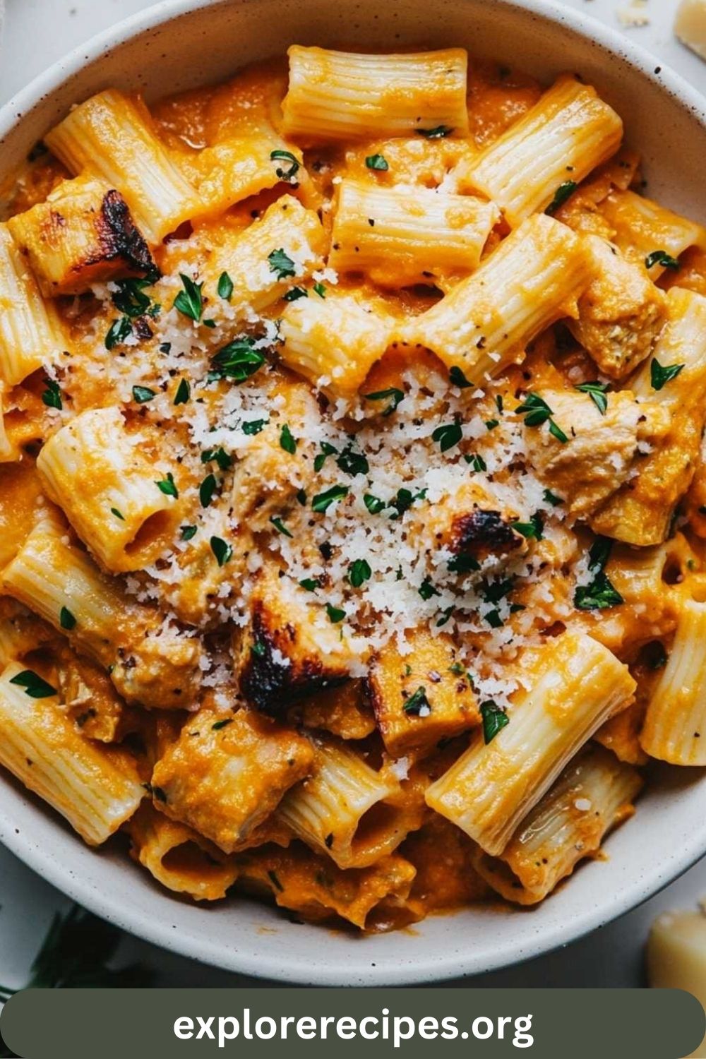 Creamy Roasted Butternut Squash and Garlic Chicken Pasta: A Hearty, Comforting Meal