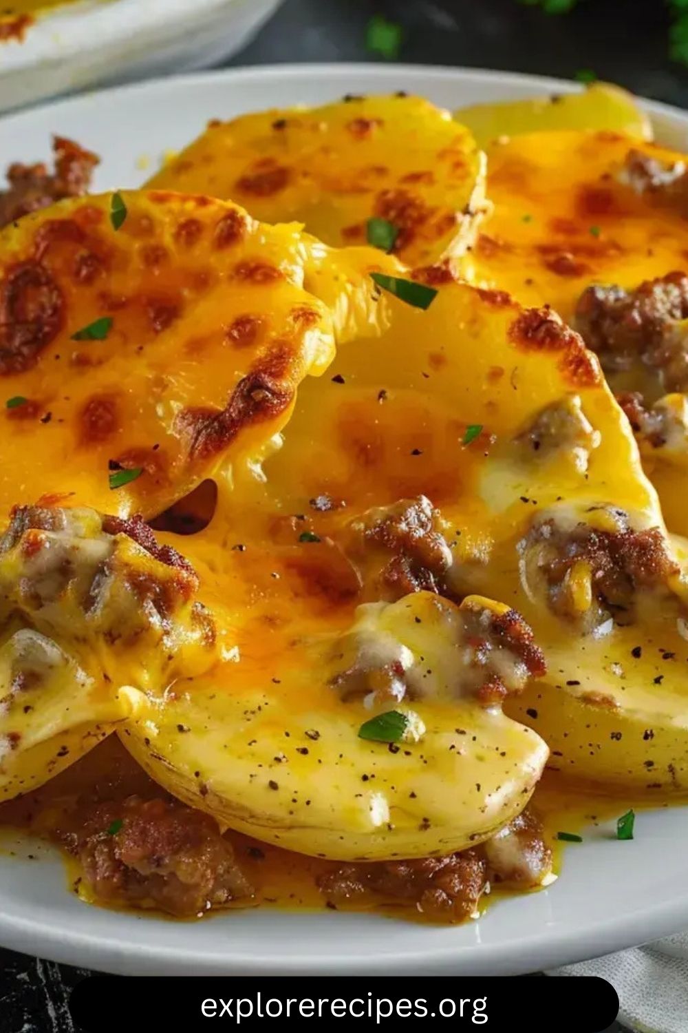 Cheesy Hamburger Potato Casserole: A Comfort Food Classic That’s Simple, Hearty, and Delicious
