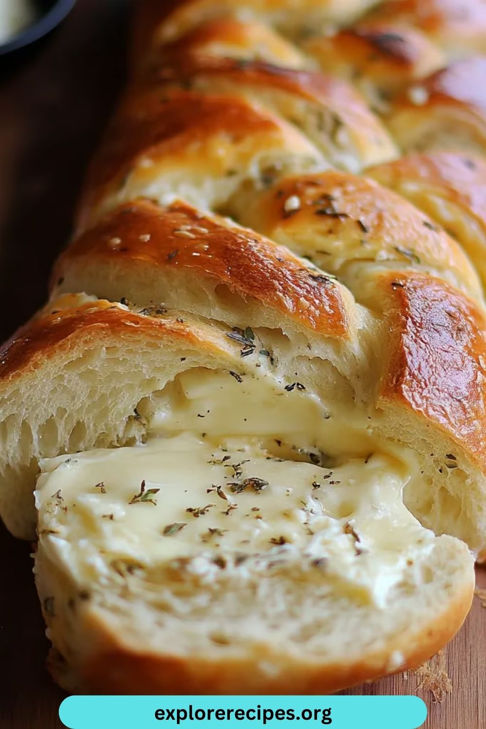 Swirled Garlic Herb and Cheese Bread: A Savory Delight for Every Occasion